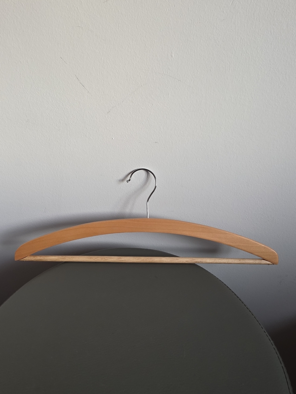 Vintage Wooden Clothes Hangers Set of 5 Natural Wood Suit Hangers Closet - Picture 3 of 4
